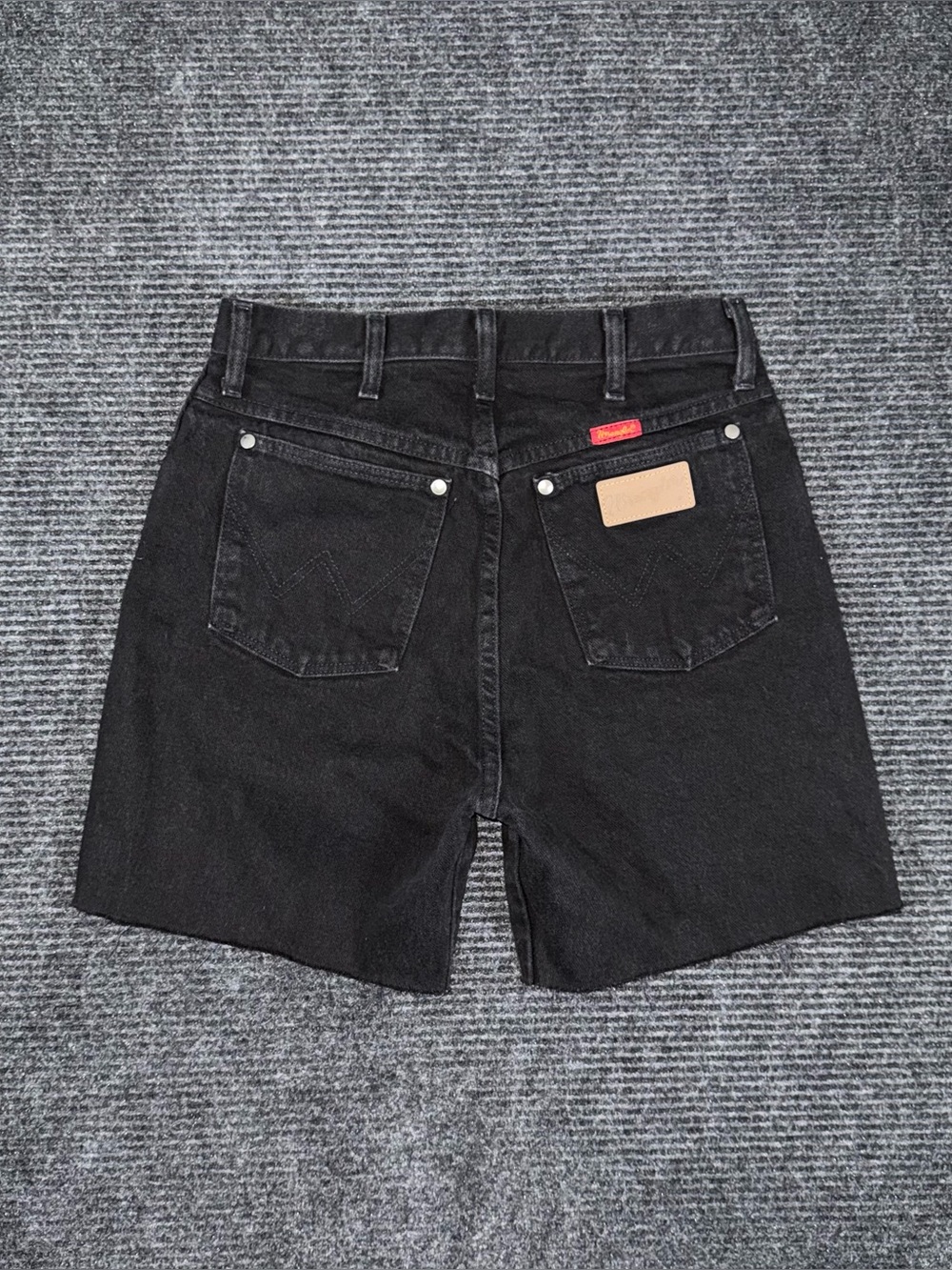 Vintage 90s Wrangler Mid Thigh Relaxed Black Denim Shorts Sz 28 x 6 USA Made